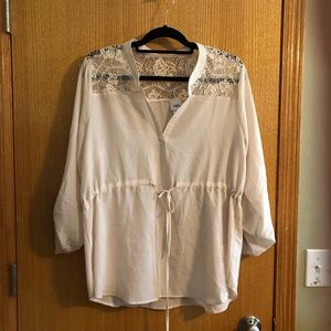 Daytrip cream top, cinch-able waist- lace yolk